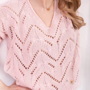 Różowy sweter damski z dekoltem V ażurowy splot