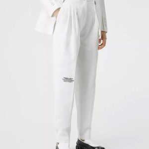 BURBERRY - Białe spodnie z nadrukiem