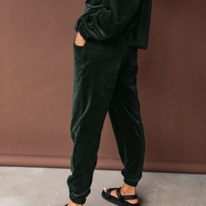 Spodnie typu jogger wykonane z weluru w kolorze CIEMNOZIELONYM - DISPLAY VELVET