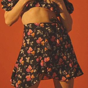LOVE & ROSE - Mini spódnica w kwiatowy wzór Cholula