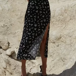 LE PRIVÉ - Czarna spódnica w kwiatowy print Mia