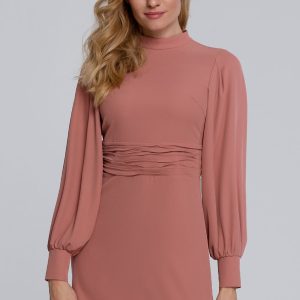 Elegancka sukienka z bufiastymi rękawami pudrowa trapezowa mini