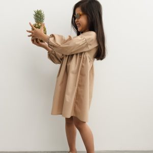 MINI sukienka o luźnym kroju w kolorze CLASSIC BEIGE - RAYA-104-110 (4-5)