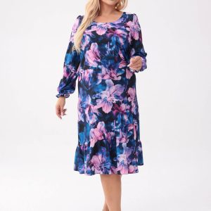 Sukienka Floriana - kobiecość i komfort w kwiatowym wydaniu w odcieniach fioletu PLUS SIZE XXL OVERSIZE