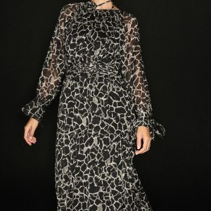 Rozkloszowana sukienka maxi czarna