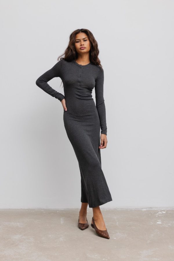 Dopasowana sukienka maxi z napami w kolorze GRAPHITE- MENSA-XL