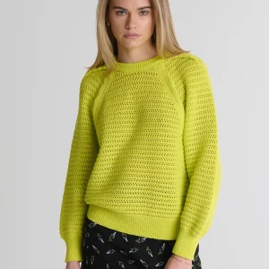 Sweter damski o ażurowym splocie limonkowy Funia 300