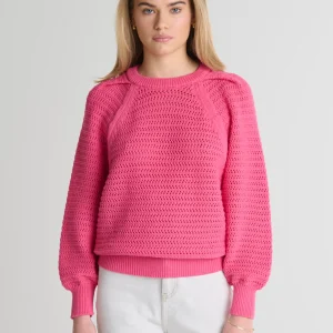 Sweter damski o ażurowym splocie różowy Funia 601