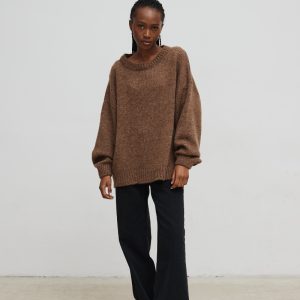 Sweter oversize z bufiastymi rękawami w kolorze LIGHT BROWN - RIVERO-UNI