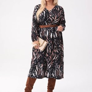 Overise'owa sukienka Oli z roślinnym printem PLUS SIZE XXL OVERSIZE