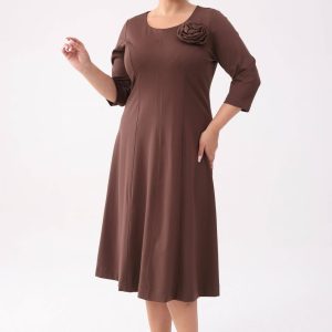 Sukienka Eliza w odcieniach brązu - klasyczna elegancja z nowoczesnym akcentem PLUS SIZE XXL OVERSIZE